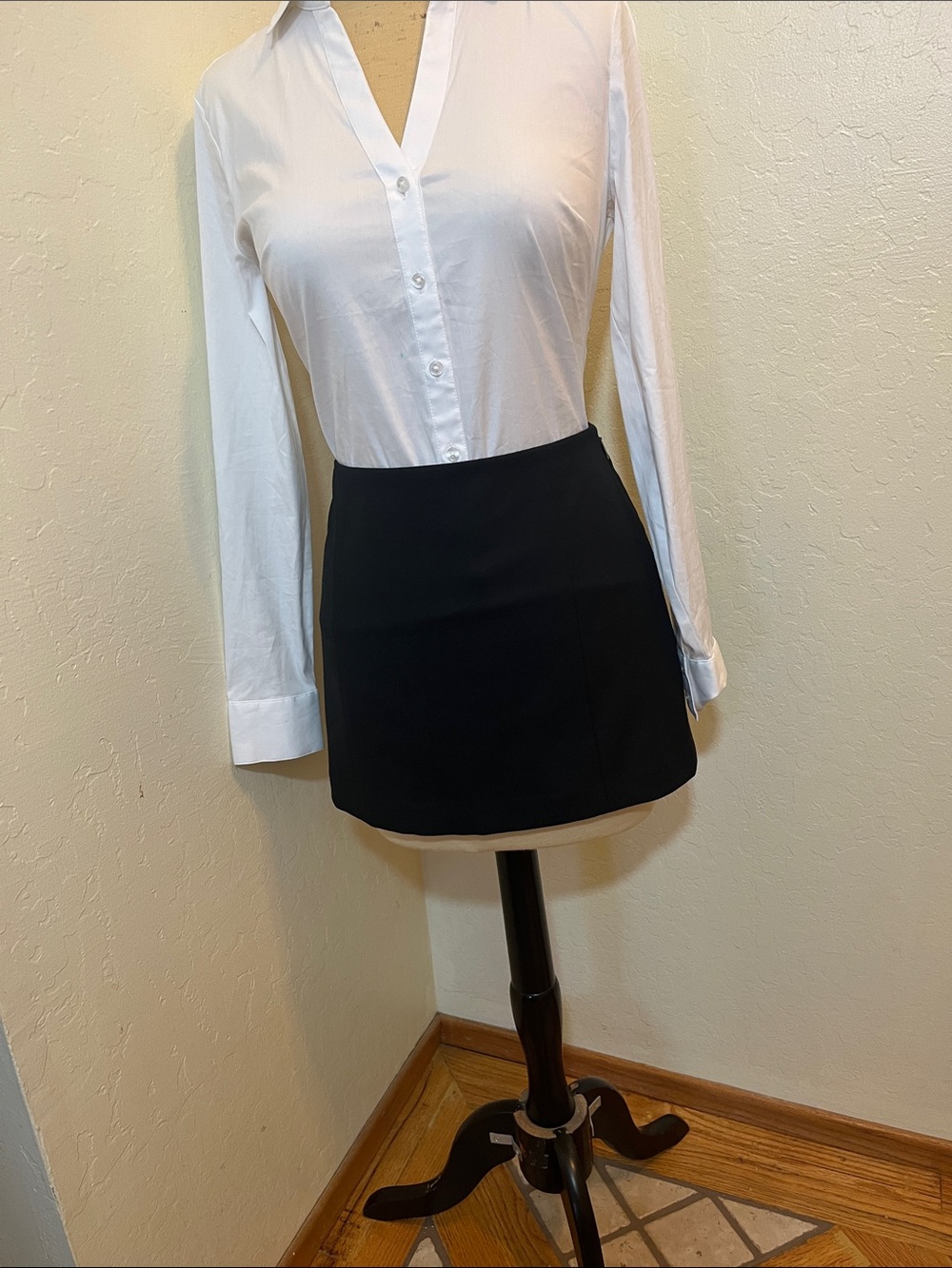 NWT Minimal Black Mini Skirt - Clean A-Line Silhouette Size 4